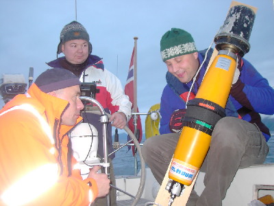 Nødpeilesenderen vi var så heldig å få låne av skipper Charles Hensriksen på "Meilandstind"