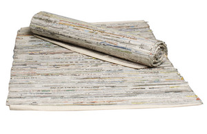 Bordbrikker av avispapir
