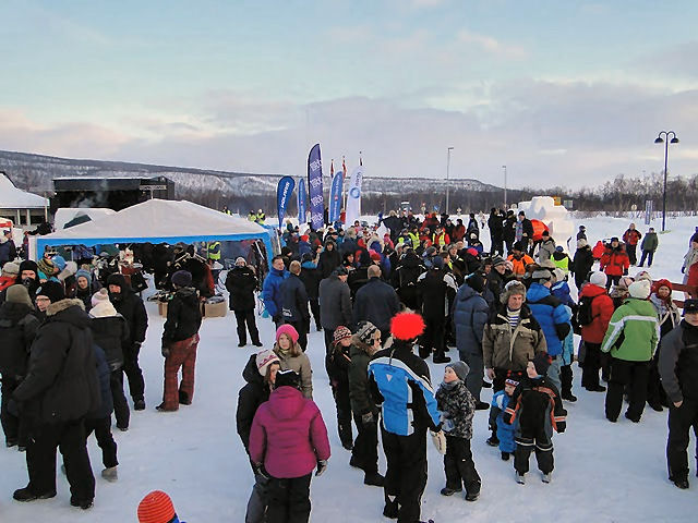 Publikum under Tana vintermarked 2010