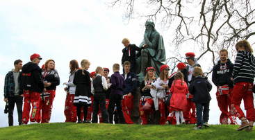 Kong Bele har bes&oslash;k av russen 17. mai 2012