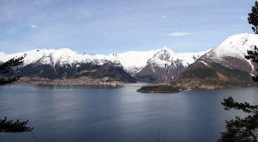 Balestrand sett fr&aring; Hella- Rud, foto jh