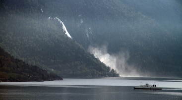 Kvinafossen sett fr&aring; Balestrand, foto jh