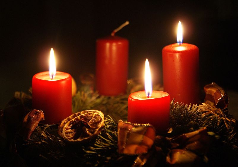 Foto: Advent av Liesel, Wikimedia Commons (cc-by-sa) Bilete av adventslys.