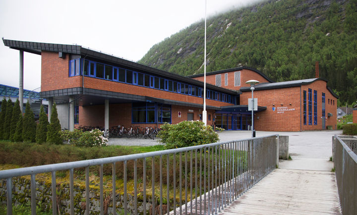 Foto av skulebygningen, Hafstad vgs, våren 2016 Foto av skulebygningen, Hafstad vgs, våren 2016