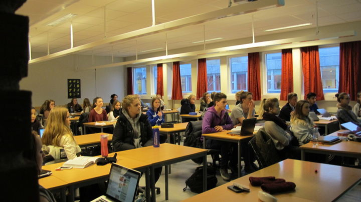 Elevar i eit klasserom Elevar i eit klasserom
