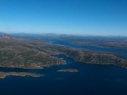 jhs-flybilde-Rebbenesøy-Stompedalsstuva-160806_400x299