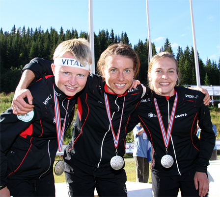 Norges sølvjenter fra VM på hjemmebane i Trondheim 2010. Marianne Andersen, Anne Margrethe Hausken og Elise Egseth. Foto: Geir Nilsen/OPN.no.