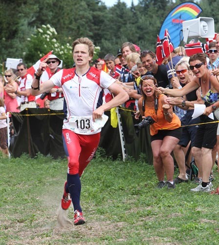 Gaute Hallan Steiwer inn til gull på mellomdistansen i junior-VM i Danmark 2010. Foto: Erik Borg.