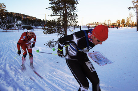 Eivind Tonna foran Hans Jørgen Kvåle på ski-o-løp Lygna 2011.