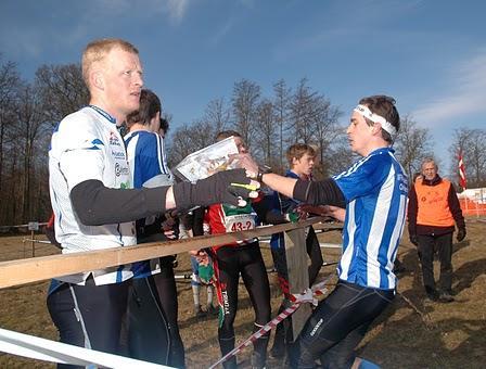 Anders Nordberg veksler på Spring Cup stafetten 2011. Foto: Arrangøren.