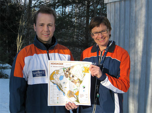 Løypelegger Anders Beyer Brattli til venstre, her sammen med løpsleder Live Ytrehus. Arrangørfoto.