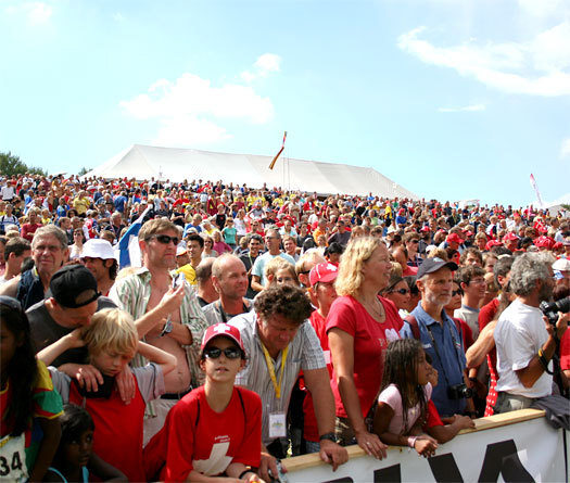 Publikum på mellomdistansen under VM i  Danmark i 2006. Foto: Geir Nilsen/OPN.no.