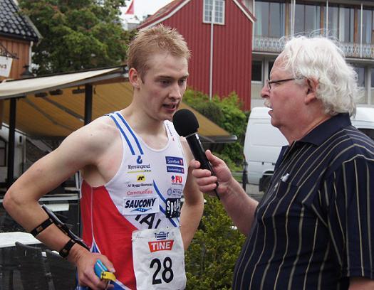 Olav Lundanes disket seg selv fra NM sprint gull. Her intervjues han av Karl Johan Emanuelsen. Foto: Vidar Benjaminsen