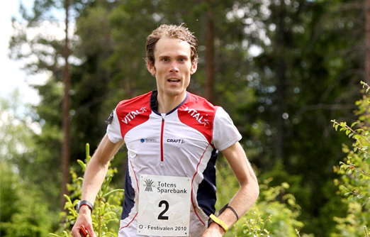 Audun Hultgreen Weltzien løper inn til seier i Nordic Orienteering Tour 2010. Foto: Geir Nilsen/OPN.no.