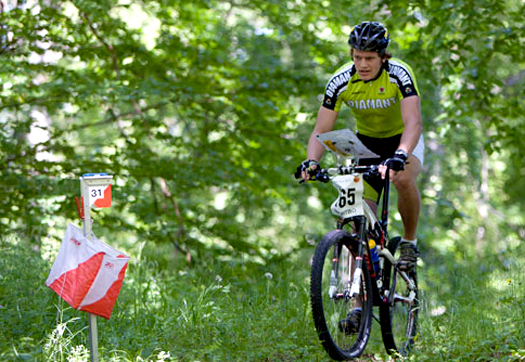 Hans Jørgen Kvåle med sikker manøvrering på SM i sykkelorientering. Foto: Sara Thörn/Orientering.se. Hans Jørgen Kvåle med sikker manøvrering på SM i sykkelorientering. Foto: Sara Thörn/Orientering.se.