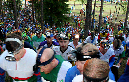 Herrestarten i finske Jukola-stafetten med sine 1.500 lag er et unikt skue. Foto: Geir Nilsen/OPN.no.