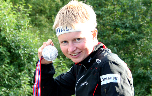 Marianne Andersen med sin sølvmedalje på VMs langdistanse i Trondheim 2010. Foto: Kirsti Kringhaug/OPN.no.