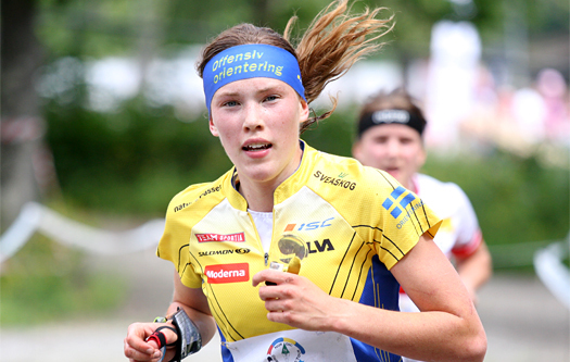 Tove Alexandersson på vei mot 10. plass i Nordic Orienteering Tour 2011. Foto: Geir Nilsen/OPN.no.