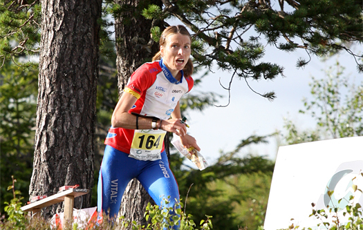 Anne Margrethe Hausken løper mot verdenscupseier under sprinten på O-Ringen i svenske Sälen i 2008. Foto: Geir Nilsen/OPN.no.