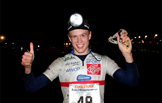 Torgeir Nørbech aller først til veksling etter 1. etappe i 10Mila 2007. Litt over 6 år senere vinner han Natt-NM. Foto: Geir Nilsen/OPN.no.