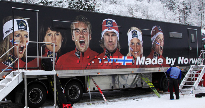 Otepää, ESTLAND 20110122. Den norske service traileren på plass på skistadion i Otepää under verdenscupen i langrenn. Foto: Erik Johansen / Scanpix