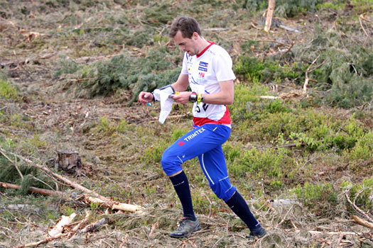 Magne Dæhli underveis i VM-uttaksløpet over langdistanse  i Hønefoss og Ringerike 2012. I mål var han nummer 2, kun slått av Olav Lundanes. Foto: Geir Nilsen/OPN.no.