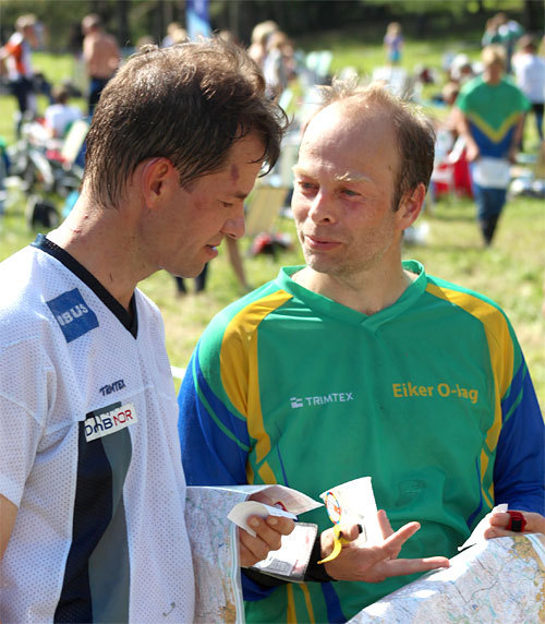Gjermund Røren (til høyre) var Eiker-talentet som forsvant. Nå er han tilbake i o-miljøet, her sammen med sin jevnaldrede konkurrent, Jan Richard Eriksen fra Asker Skiklubb. Jan Richard har imidlertid vært med hele tida. Foto: Hans L. Werp.