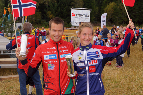 Blide vinnere av Kongepokalen 2012 og NM-gullet på mellomdistansen. Hans Gunnar Omdal og Mari Fasting. Foto: Jørgen Frøyd.