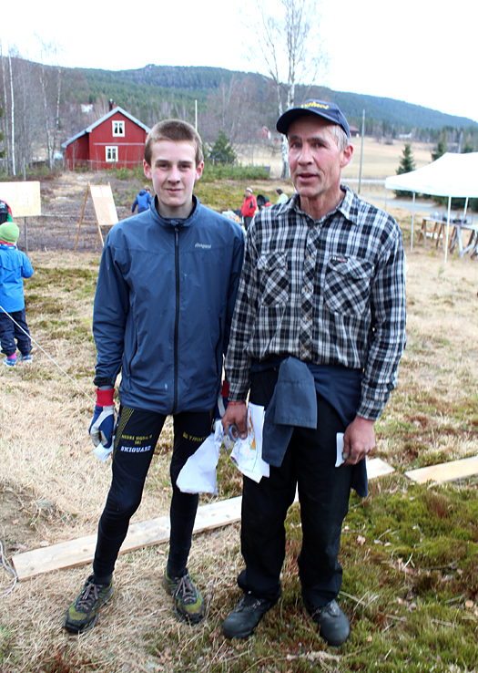 - Dette var farlig moro, sa Reidar Lindbo som tråklet seg rundt løypa på 5.1 km (elitenivå) sammen med sønnen Nils Knut i Sigdalsløpet 2013. Foto: Hans L. Werp.