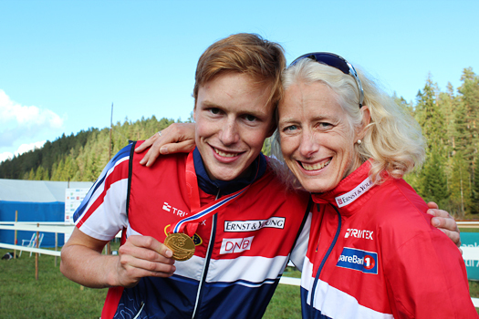 Mari Warlo var stolt av sønnen Borger Melsom som vant H 19-20 på langdistansen under NM-uka 2013 på Kongsberg. Foto: Hans L. Werp.