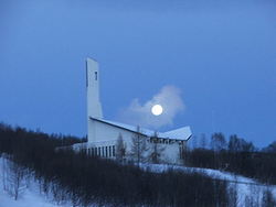 Ringvassøy+kirke,+fullmåne_400x300
