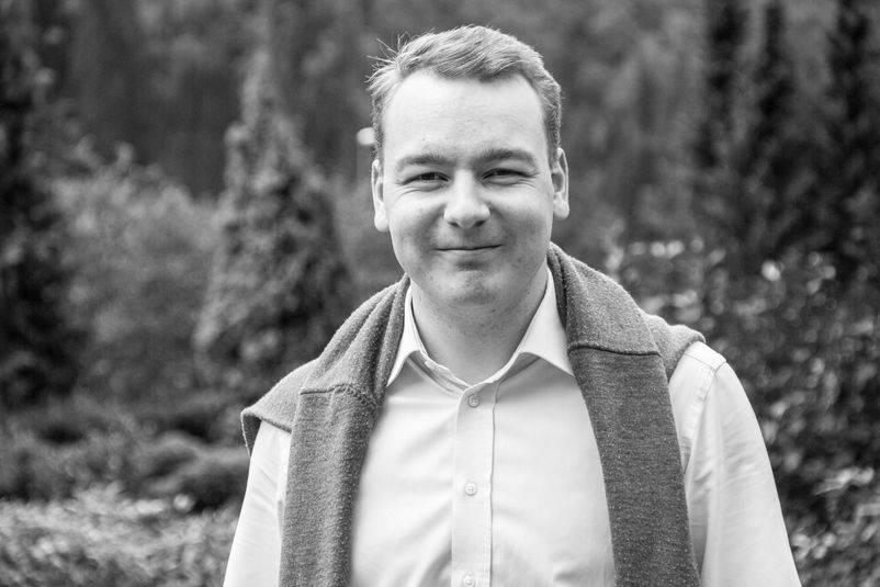 Alder: 21 Kjem frå: Florø Engasjement for: politikk, jus og nynorsk Dag Henrik Nygård