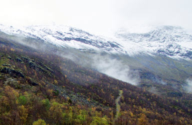 De siste septemberdagene kom vinteren krypende nedetter fjellsidene.