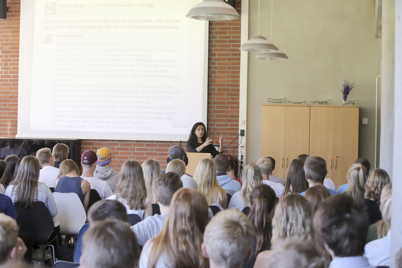 Hadia Tajik snakkar til ungdom Jostein Vedvik Hadia Tajik snakkar til ungdom