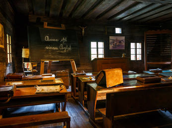 Schule. Foto: Manfred Moitzi (flickr CC BY-SA) Gammelt skolerom