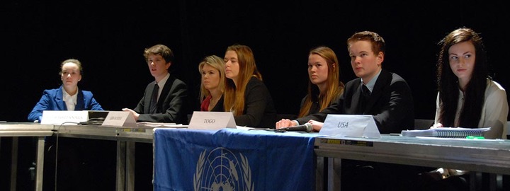 Fra internasjonal dag og FN rollespel Fra internasjonal dag og paneldebatt