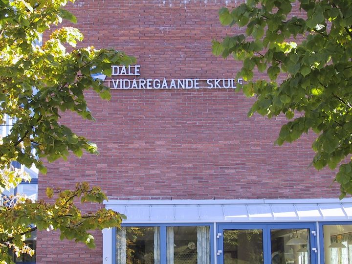 Utsida av Dale vgs. Utsida av Dale vgs.