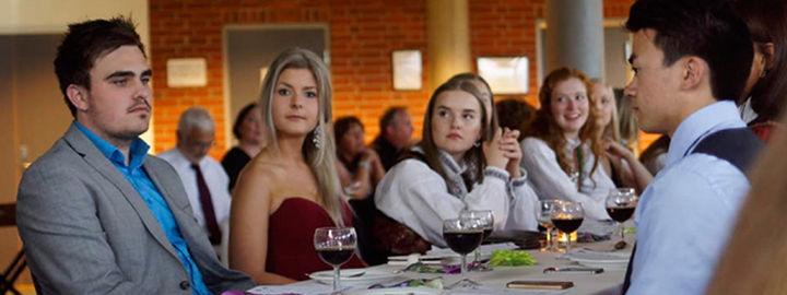 Elevar frå vg3 på avslutningsfest på Hafstad vgs. Foto: Ole Johnny Devik Elevar frå vg3 på avslutningsfest på Hafstad vgs. Foto: Ole Johnny Devik