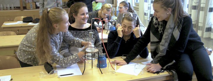 Foto: Focus UB Elevar med labøving i naturfagtime