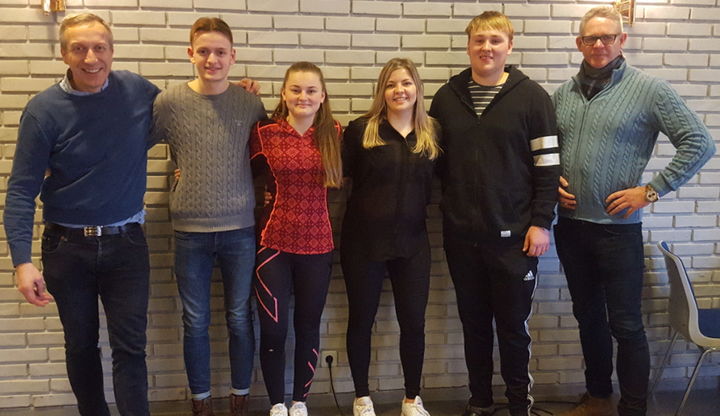 Frå venstre: John Heimvik, Markus Nordbø, Emma Haugland, Ronja Kvamme, Per Haus Nore og Holger Aasen. Simon Skivenesvåg var ikkje til stades då bildet vart teke. Foto: Bente Vonheim Frå venstre: John Heimvik, Markus Nordbø, Emma Haugland, Ronja Kvamme, Per Haus Nore og Holger Aasen. Simon Skivenesvåg var ikkje til stades då bildet vart teke.