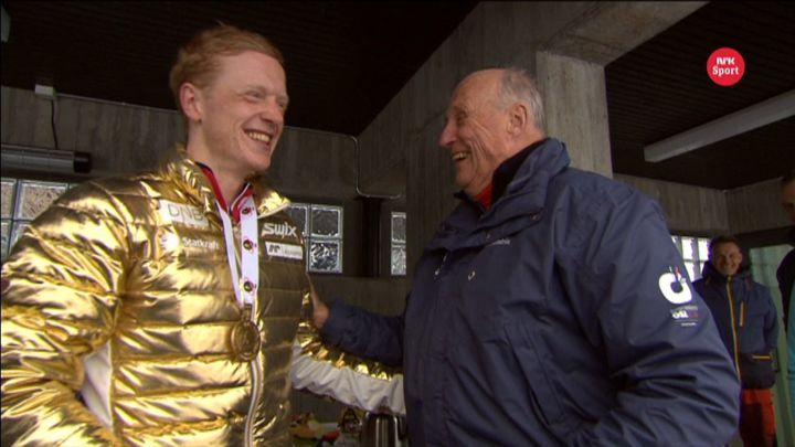 Johannes Thingnes Bøe og Kong Harald. Foto NRK Johannes Thingnes Bøe og Kong Harald. Foto NRK