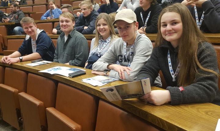Få venstre Simon Skivenesvåg, Per Haus Nore, Emma Haugland, Markus Nordbø og Ronja Kvamme. Foto: John Heimvik Få venstre Simon Skivenesvåg, Per Haus Nore, Emma Haugland, Markus Nordbø og Ronja Kvamme.