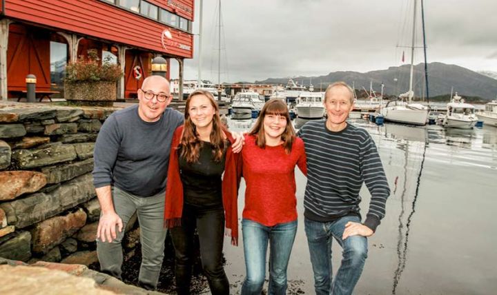 maritim forening sine tilsette på kaikanten i Florø maritim forening sine tilsette på kaikanten i Florø