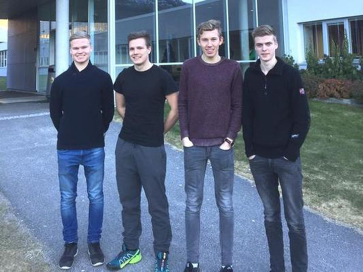 Jørgen Myklebust, Arne Olai Midtbø, Lars Tore Sjåstad og Håvard Berge representerer Eid vidaregåande skule og Sogn og Fjordane. Dei konkurrerer i grønt entreprenørskap i Trondheim Jørgen Myklebust, Arne Olai Midtbø, Lars Tore Sjåstad og Håvard Berge representerer Eid vidaregåande skule og Sogn og Fjordane. Dei konkurrerer i grønt entreprenørskap i Trondheim