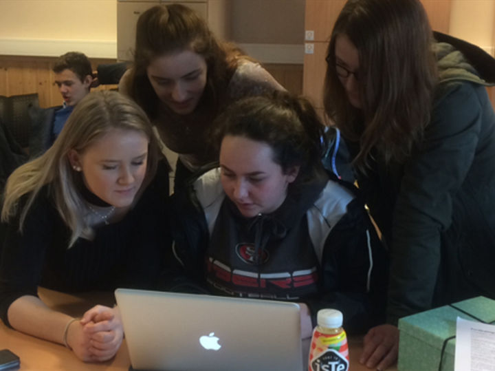 Frå v: Helene B. Førde, Julie N. Sundal, Ramonette N. Tufteland og Emma W. Ødegård. Foto: Kjellrun Breidalen Åsebø Samarbeid i praksis