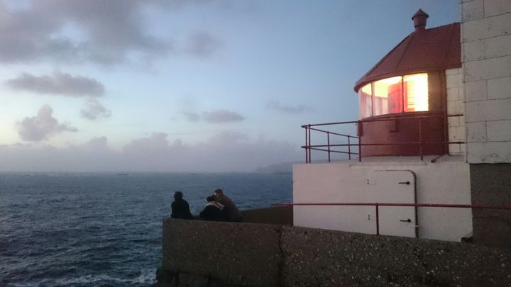 kvannhovden fyrtårn i skumring