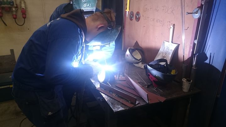 Sondre Haugen i arbeid på verftet i Skagen. Sondre Haugen i arbeid på verftet i Skagen.