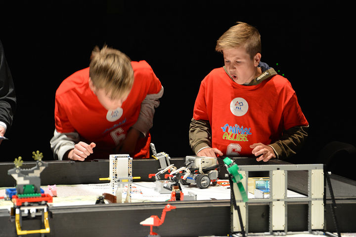 Frå FLL i 2016. Volda legoklubb vant robotkonkurransen Frå FLL i 2016. Volda legoklubb vant robotkonkurransen