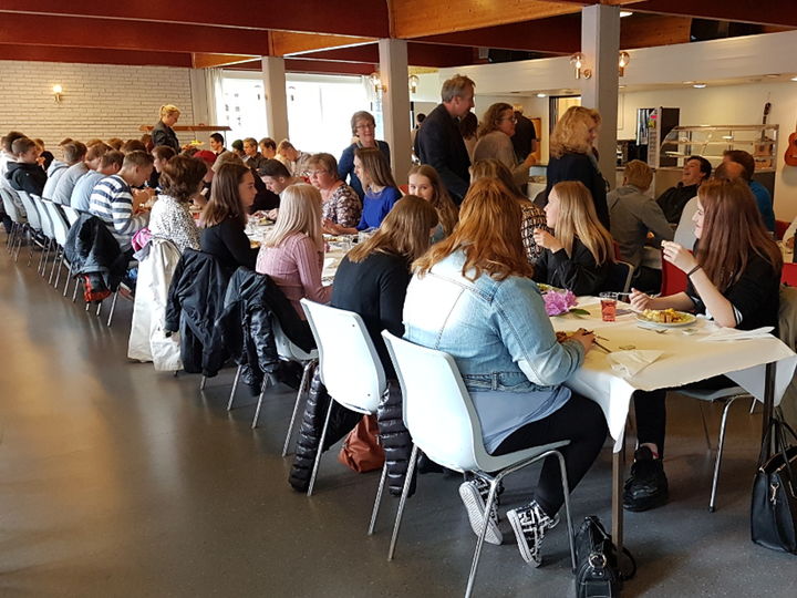 Avslutning av 12 års skulegang Foto: Alf Reidar Myrstad Avslutning av 12 års skulegang