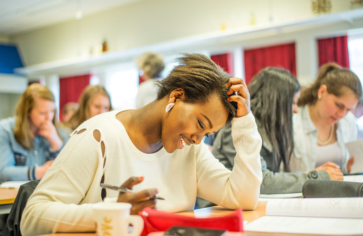 Elevar i eit klasserom Elevar i eit klasserom